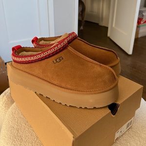 TAZZ PLATFORM UGG • CHESTNUT • SIZE 9 • BRAND NEW NEVER WORN • BOX PERFECT •